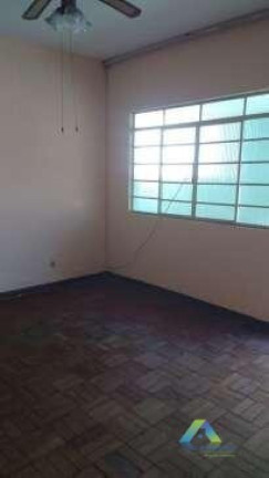 Imagem Casa com 3 Quartos à Venda, 220 m² em Jardim Botucatu - São Paulo
