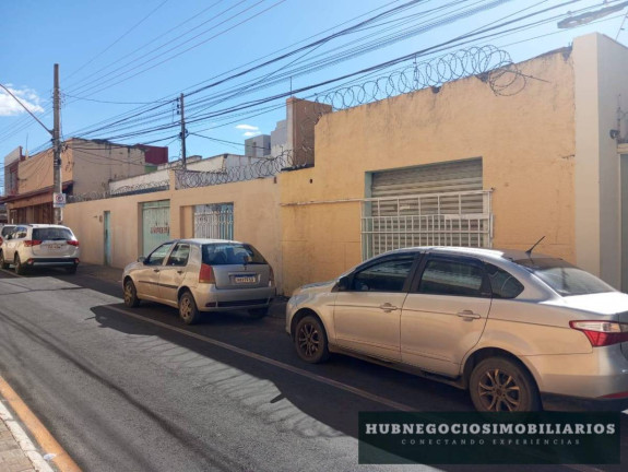 Casa à Venda, 440 m² em Centro - Montes Claros