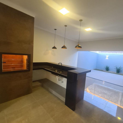 Imagem Casa com 3 Quartos à Venda, 170 m² em Lívia Iii - Botucatu