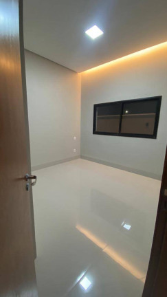 Imagem Sobrado com 4 Quartos à Venda, 274 m² em Goiânia