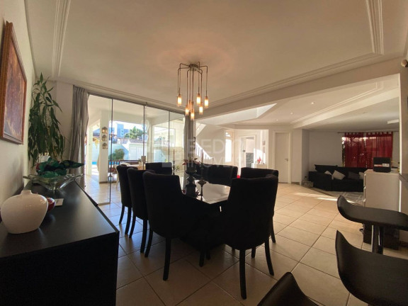 Imagem Casa com 4 Quartos à Venda, 303 m² em Centro - Balneário Camboriú Imagem Casa com 4 Quartos à Venda, 303 m² em Centro - Balneário Camboriú