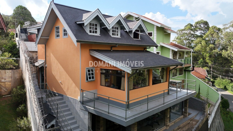Imagem Casa com 2 Quartos à Venda, 215 m² em Região Do Toriba - Campos Do Jordão Imagem Casa com 2 Quartos à Venda, 215 m² em Região Do Toriba - Campos Do Jordão