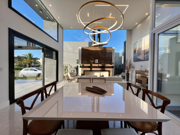 Imagem Casa com 4 Quartos à Venda, em Dubai - Capao Da Canoa Imagem Casa com 4 Quartos à Venda, em Dubai - Capao Da Canoa