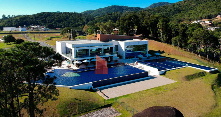 Imagem Sobrado com 4 Quartos à Venda, 265 m² em Santa Regina - Camboriú