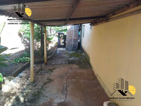 Imagem Casa com 3 Quartos à Venda, 300 m² em Segismundo Pereira - Uberlândia