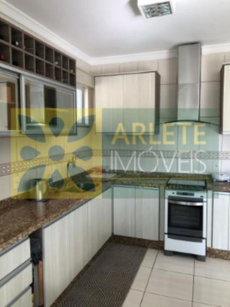 Casa com 5 Quartos para Alugar ou Temporada, 200 m² em Araça - Porto Belo