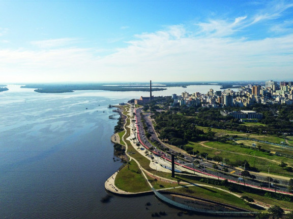Imagem Casa com 3 Quartos à Venda, 260 m² em Menino Deus - Porto Alegre Imagem Casa com 3 Quartos à Venda, 260 m² em Menino Deus - Porto Alegre