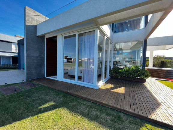 Imagem Casa com 4 Quartos à Venda, em Atlântida Sul - Osório Imagem Casa com 4 Quartos à Venda, em Atlântida Sul - Osório