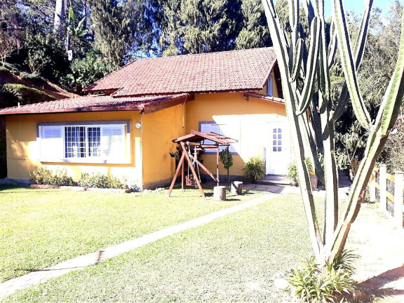 Imagem Casa com 4 Quartos à Venda, 196 m² em Golfe - Teresópolis Imagem Casa com 4 Quartos à Venda, 196 m² em Golfe - Teresópolis