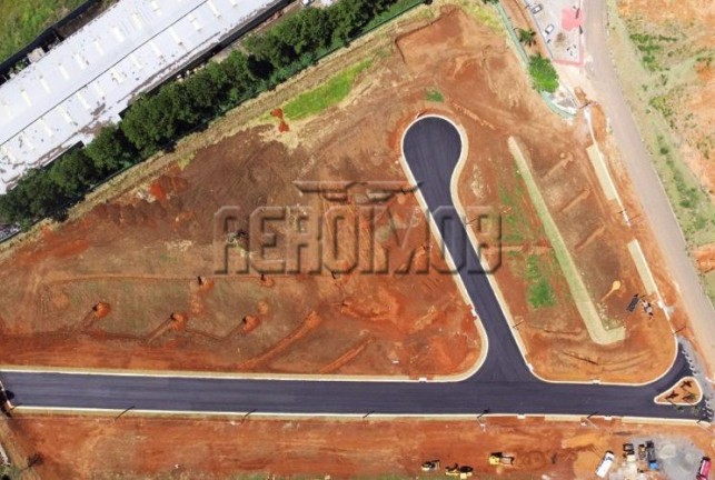 Imagem Terreno à Venda, 140 m² em Centro Industrial Rafael Diniz - Bragança Paulista Imagem Terreno à Venda, 140 m² em Centro Industrial Rafael Diniz - Bragança Paulista