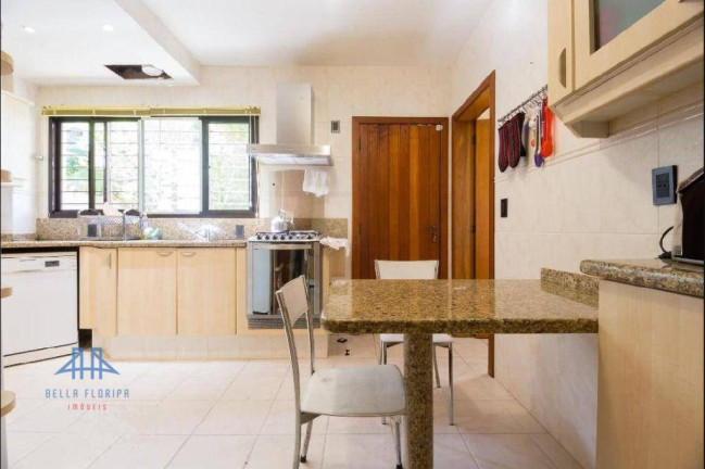 Imagem Casa com 5 Quartos à Venda, 324 m² em Itacorubi - Florianópolis Imagem Casa com 5 Quartos à Venda, 324 m² em Itacorubi - Florianópolis