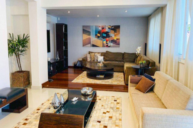 Casa com 5 Quartos à Venda, 1.200 m² em Piratininga - Niterói
