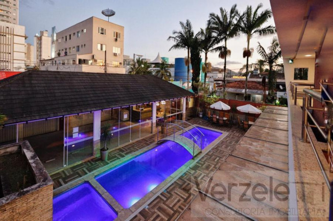 Imagem Casa com 6 Quartos para Temporada, 800 m² em Centro - Balneário Camboriú Imagem Casa com 6 Quartos para Temporada, 800 m² em Centro - Balneário Camboriú