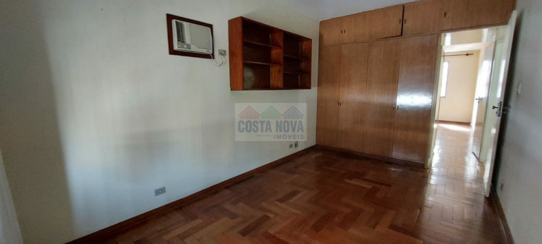 Imagem Casa com 3 Quartos à Venda, 330 m² em Gonzaga - Santos Imagem Casa com 3 Quartos à Venda, 330 m² em Gonzaga - Santos