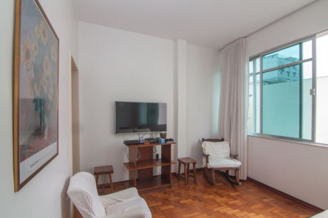 Imagem Imóvel com 2 Quartos à Venda, 71 m² em Copacabana - Rio De Janeiro Imagem Imóvel com 2 Quartos à Venda, 71 m² em Copacabana - Rio De Janeiro
