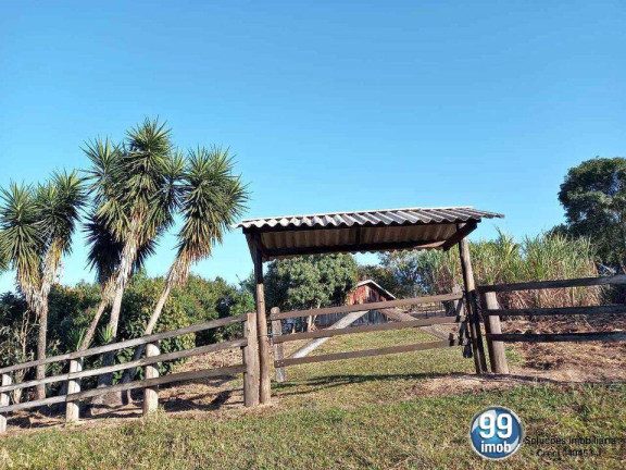Chácara à Venda, 32 m² em Torre De Pedra