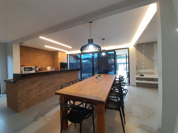 Imagem Casa com 4 Quartos para Temporada, 150 m² em Zimbros - Bombinhas Imagem Casa com 4 Quartos para Temporada, 150 m² em Zimbros - Bombinhas