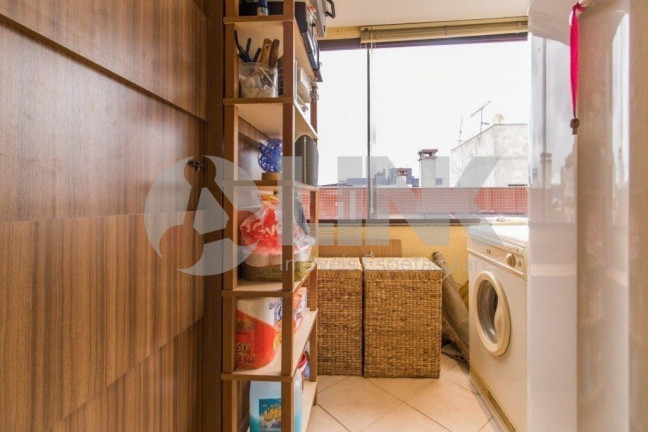 Imagem Imóvel com 3 Quartos à Venda, 260 m² em Jardim Itu - Porto Alegre Imagem Imóvel com 3 Quartos à Venda, 260 m² em Jardim Itu - Porto Alegre