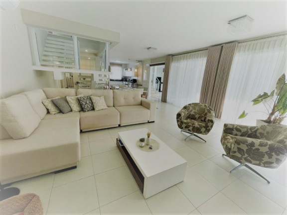 Imagem Casa com 3 Quartos à Venda, 387 m²