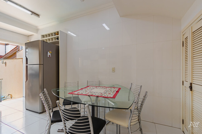 Imagem Casa com 4 Quartos à Venda, 194 m² em Moinhos De Vento - Canoas