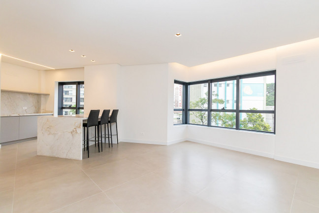 Imagem Apartamento com 3 Quartos à Venda, 241 m² em Cabral - Curitiba Imagem Apartamento com 3 Quartos à Venda, 241 m² em Cabral - Curitiba