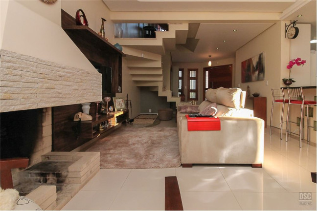 Imagem Casa com 3 Quartos à Venda, em Guarujá - Porto Alegre Imagem Casa com 3 Quartos à Venda, em Guarujá - Porto Alegre