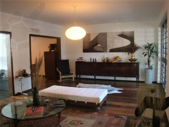 Imagem Casa com 5 Quartos à Venda, 300 m² em Pacaembu - São Paulo Imagem Casa com 5 Quartos à Venda, 300 m² em Pacaembu - São Paulo
