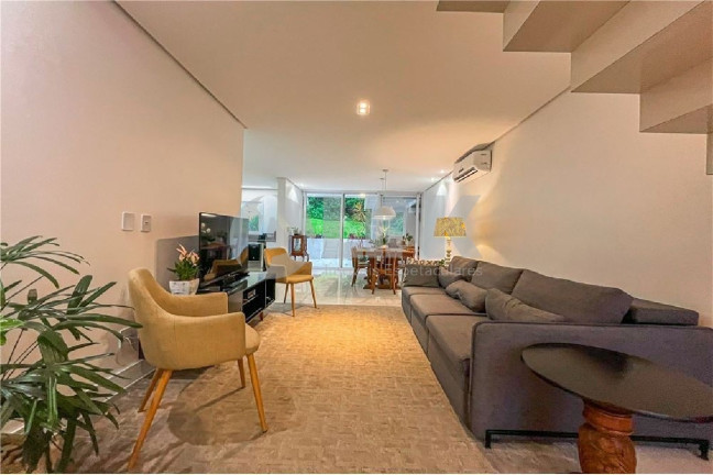 Imagem Casa com 4 Quartos à Venda, 300 m² em Chácara Das Pedras - Porto Alegre Imagem Casa com 4 Quartos à Venda, 300 m² em Chácara Das Pedras - Porto Alegre