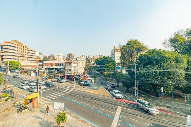 Imagem Imóvel com 2 Quartos à Venda, em Auxiliadora - Porto Alegre Imagem Imóvel com 2 Quartos à Venda, em Auxiliadora - Porto Alegre