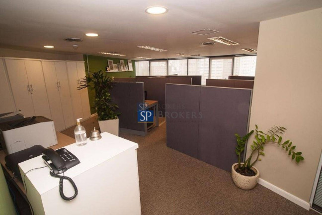 Sala Comercial à Venda ou Locação, 122 m² em Jardim Europa - São Paulo