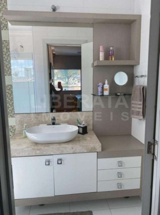 Imagem Sobrado com 3 Quartos à Venda, 220 m² em Centro - Navegantes Imagem Sobrado com 3 Quartos à Venda, 220 m² em Centro - Navegantes