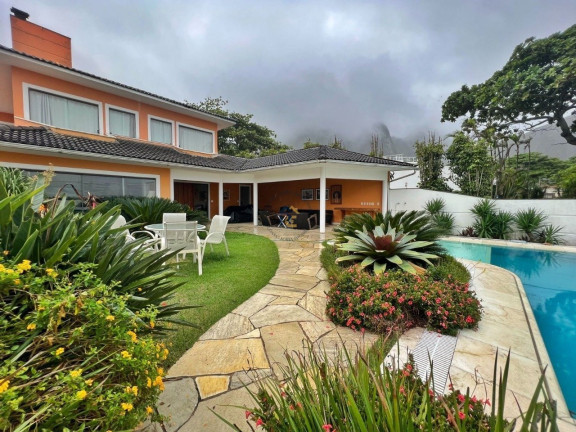 Casa com 7 Quartos para Alugar, 740 m² em Itacoatiara - Rio De Janeiro