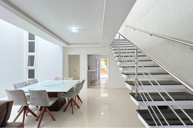 Imagem Casa com 3 Quartos à Venda, 210 m² em Hípica - Porto Alegre Imagem Casa com 3 Quartos à Venda, 210 m² em Hípica - Porto Alegre