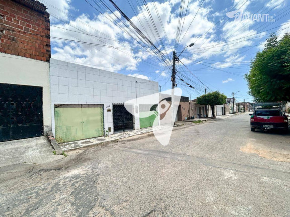 Casa com 3 Quartos à Venda, 256 m² em Parque Presidente Vargas - Fortaleza