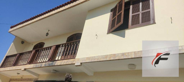Imagem Sobrado com 4 Quartos à Venda, 330 m² em Capão Raso - Curitiba Imagem Sobrado com 4 Quartos à Venda, 330 m² em Capão Raso - Curitiba