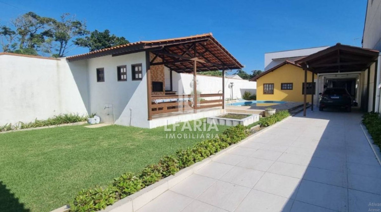 Imagem Sobrado com 7 Quartos à Venda, 461 m² em Cambiju - Itapoá