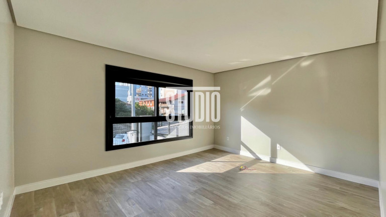 Imagem Casa com 3 Quartos à Venda, 312 m² em Centro - Carlos Barbosa Imagem Casa com 3 Quartos à Venda, 312 m² em Centro - Carlos Barbosa
