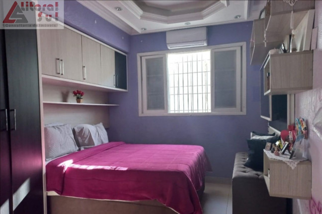 Casa com 3 Quartos à Venda, 250 m² em Mirim - Praia Grande