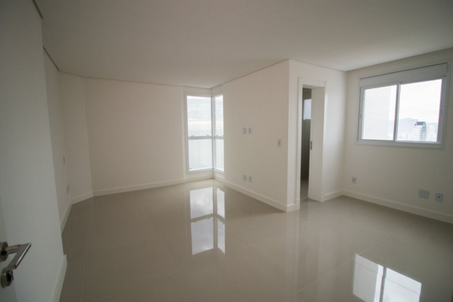 Imagem Imóvel com 4 Quartos à Venda, 266 m² em Centro - Balneário Camboriú Imagem Imóvel com 4 Quartos à Venda, 266 m² em Centro - Balneário Camboriú