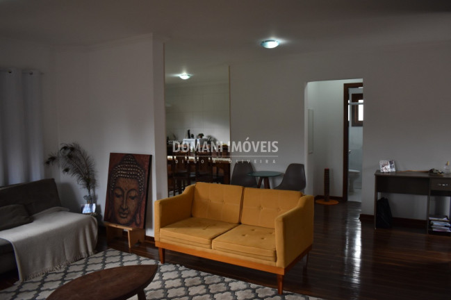 Imagem Casa com 4 Quartos à Venda, 212 m² em Região Do Vale Encantado - Campos Do Jordão