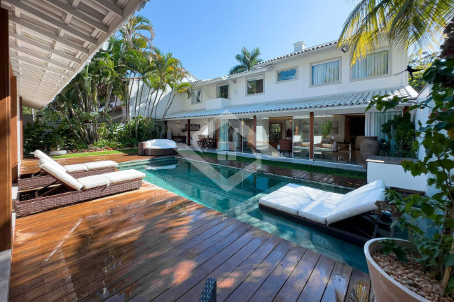 Imagem Casa com 6 Quartos à Venda, 430 m² em Barra Da Tijuca - Rio De Janeiro Imagem Casa com 6 Quartos à Venda, 430 m² em Barra Da Tijuca - Rio De Janeiro