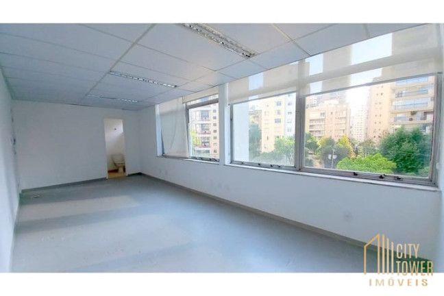 Sala Comercial à Venda, 29 m² em Itaim Bibi - São Paulo