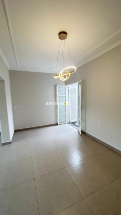 Imagem Casa com 4 Quartos à Venda, 300 m²