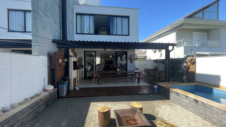 Imagem Casa com 3 Quartos à Venda, 215 m² em Cachoeira Do Bom Jesus - Florianópolis