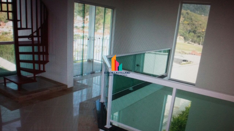 Imagem Sobrado com 4 Quartos à Venda, 300 m² em Viradouro - São Sebastião Imagem Sobrado com 4 Quartos à Venda, 300 m² em Viradouro - São Sebastião