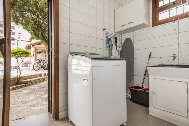 Imagem Casa com 3 Quartos à Venda, 219 m² em Cavalhada - Porto Alegre