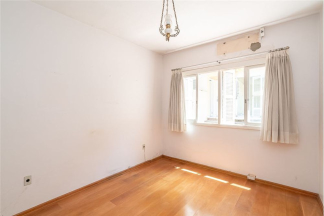 Imagem Casa com 4 Quartos à Venda,  em Petrópolis - Porto Alegre