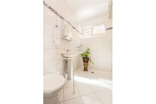 Imagem Casa com 4 Quartos à Venda,  em Três Figueiras - Porto Alegre