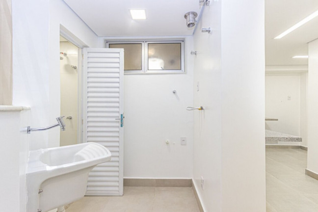 Imagem Imóvel com 3 Quartos à Venda, 129 m² em Copacabana - Rio De Janeiro Imagem Imóvel com 3 Quartos à Venda, 129 m² em Copacabana - Rio De Janeiro