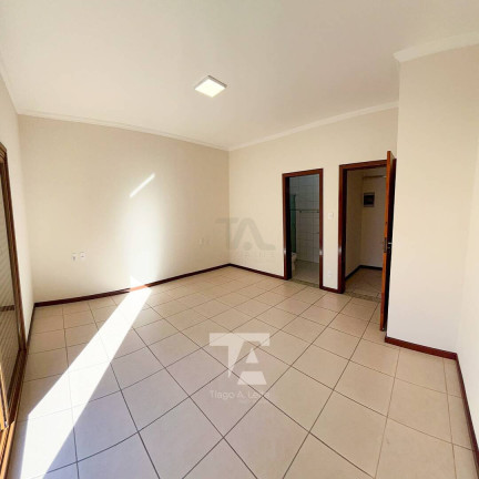 Imagem Casa com 3 Quartos à Venda, 300 m² em Parque São Benedito - Pindamonhangaba Imagem Casa com 3 Quartos à Venda, 300 m² em Parque São Benedito - Pindamonhangaba